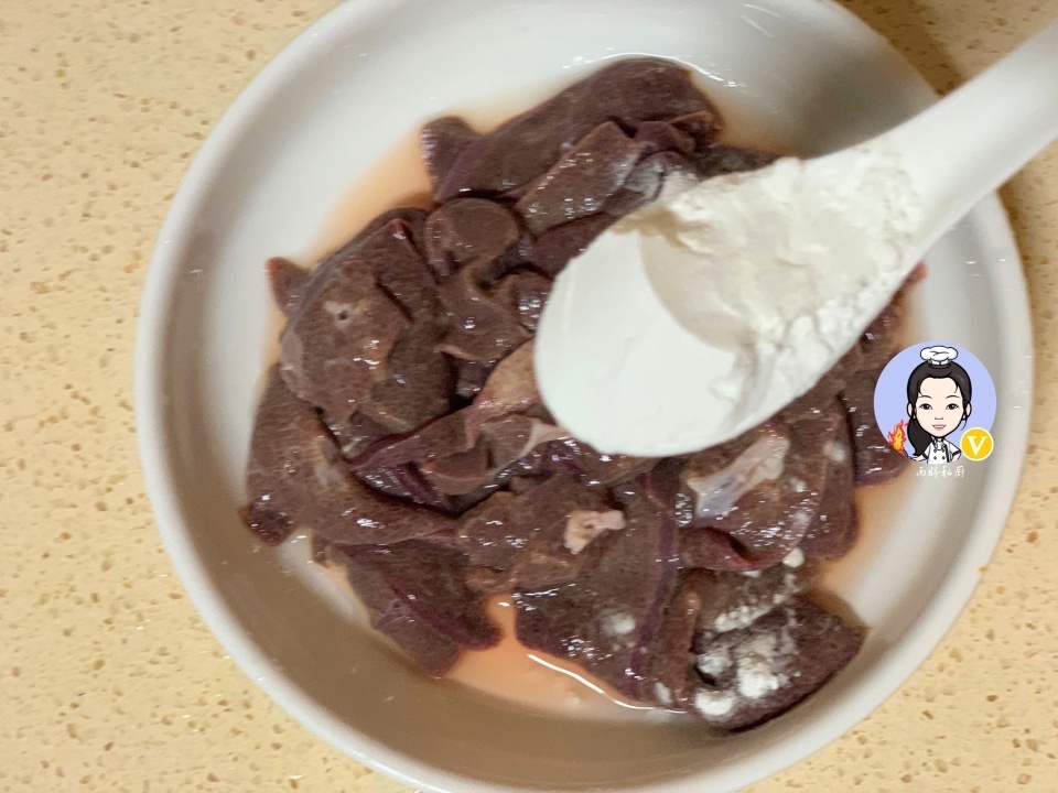 不管猪肝怎么做,这一步千万要有!去除毒素,猪肝又嫩又滑还不腥