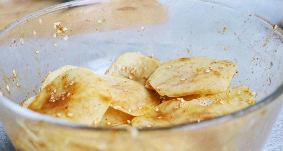 土豆片|好吃的停不下来的烤土豆，做法超级简单，分分钟学会