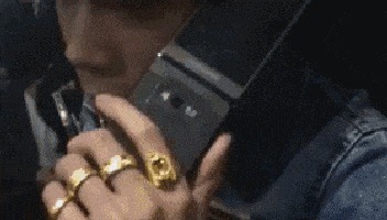 |搞笑GIF:妹子 你这套衣服不错 是你自己做的吧