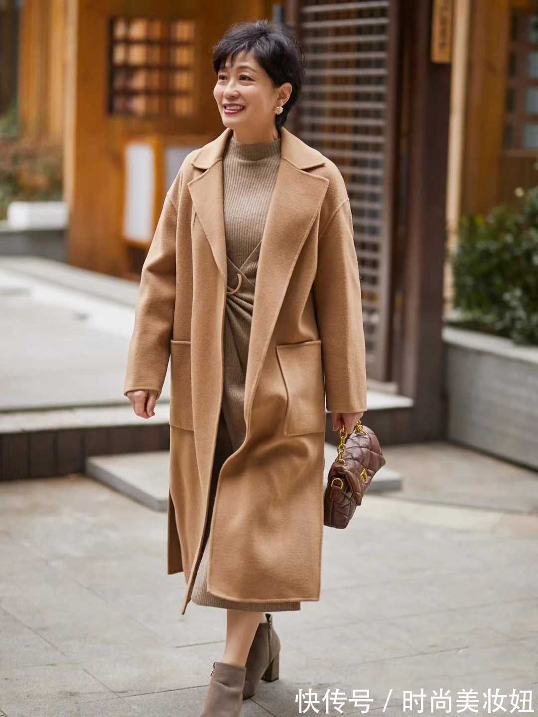 妈妈 60岁妈妈懂搭配更显气质,学会这4个穿搭术,高级又减龄