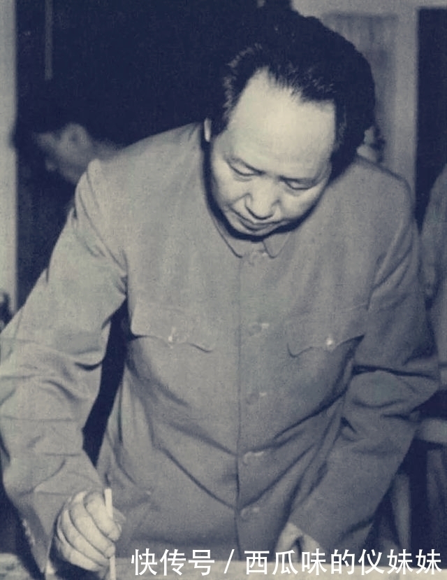 十大@业余写字的毛主席,为何能列20世纪十大书家?书法气势古今少见