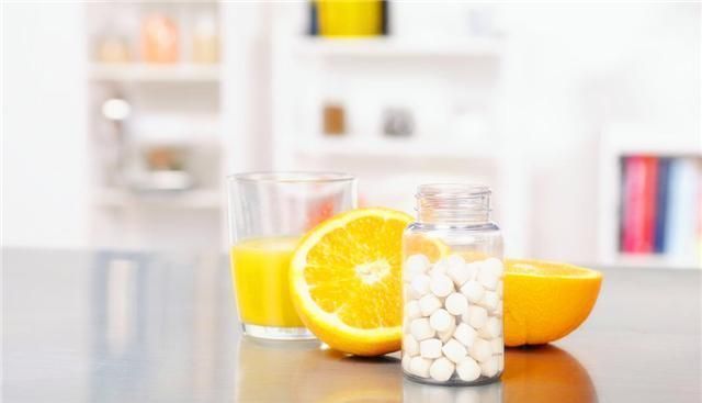 微量元素|长白头发,真只是缺维生素导致的?专家:这几点也有可能导致白发