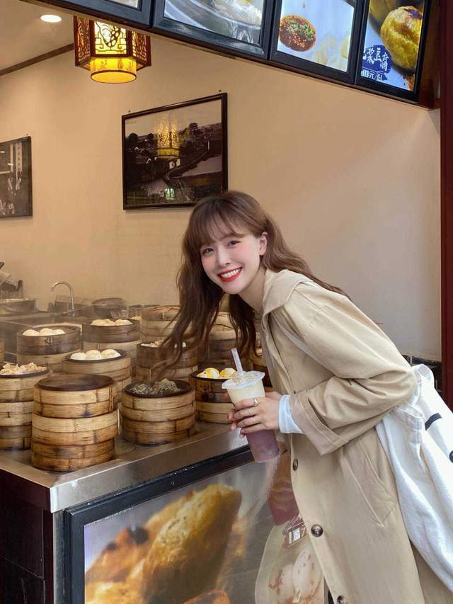 穿搭|这是我见过最洋气的通勤穿搭:风衣搭配牛仔裤,很实用又高级洋气