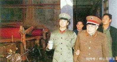 优秀|“少将”走在路上，一个乞丐叫他大名，刚要生气发现竟是自己弟弟