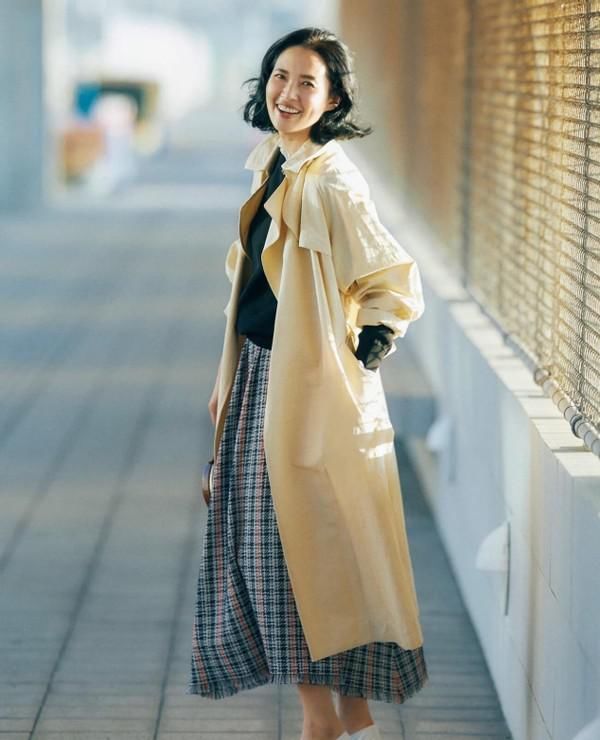 春季穿衣来点颜色更时尚，试试清新的淡黄色单品，减龄又高级