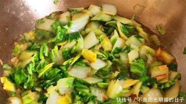 春天,这菜2块钱一斤便宜,加些肉丝炒一炒特下饭,家人爱吃