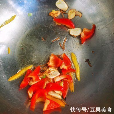  ??黄焖罗非鱼块这样做也太好吃了，每天下饭都靠它