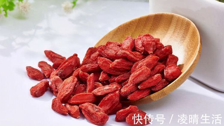 排毒养颜|女性想要皮肤好，推荐3种食物，淡化色斑，使皮肤变的更好