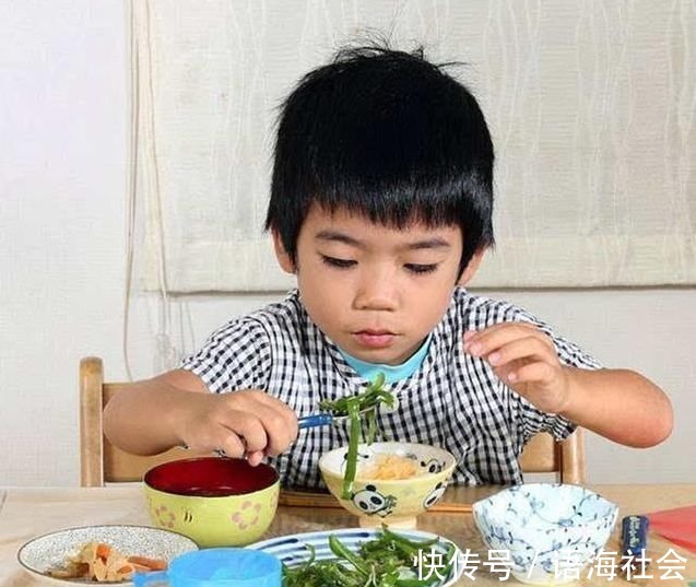 八宝粥|中国式“糊弄”早餐悄然兴起,会影响孩子健康,家长却很难察觉到