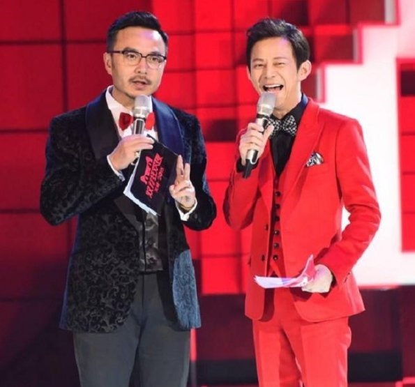 47歲何炅顏值翻車？頭部禿頂狀態差，不老男神真的老了嗎？