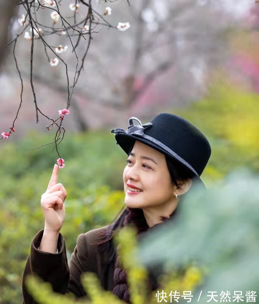 七律$七言格律:已将夙愿酬新月,妙有真空没齿嵌