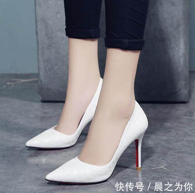尖头 极具美感的高跟鞋,舒适不累脚,突出腿部的优美线条