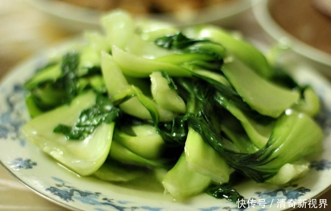青菜|炒青菜时,别只会下锅爆炒,需牢记3个窍门,青菜炒好更翠绿更香