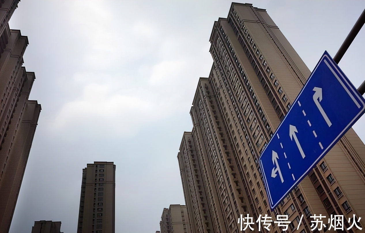 持有|有90万的房子却没钱,有45万存款却没房,这2种人谁过得更舒服?