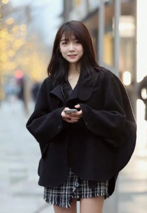 秀美|街拍:三位大秀美腿的小姐姐,身材好,非常吸引眼球