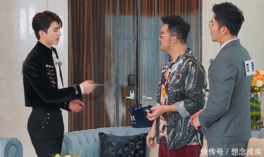 同樣是鑒寶專家,沙溢像二流子,李晨像業務員,蔡徐坤?霸道總裁