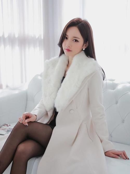 风衣|飞絮飘萤纯色，雪狐轻巧呢大衣，青春时尚气质足！