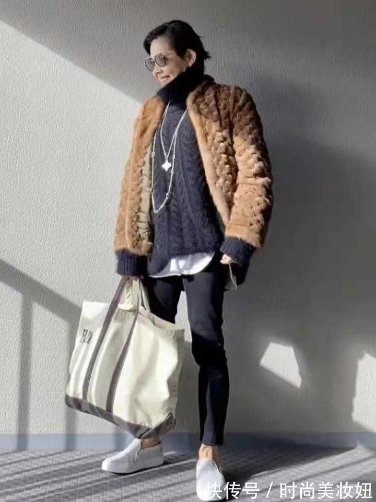 通身|这位奶奶个子虽小但会穿,60岁穿出30岁的模样,气质又洋气