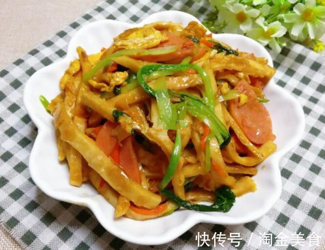 色香味俱全的家常菜，营养又好吃，做法简单很下饭看着就好吃