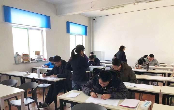 大学生|一个大学生的考研见闻，考研自习室的人，原来是这样一批批变少的