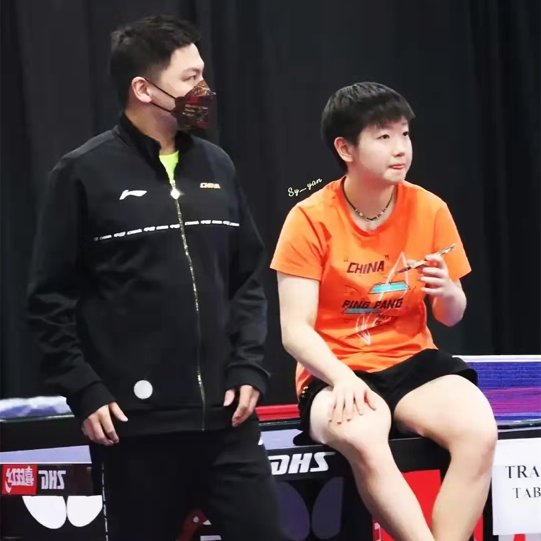 莎莎|孫穎莎教練抵達(dá)新加坡，指導(dǎo)莎莎備戰(zhàn)世界杯決賽，劉國(guó)梁有眼光