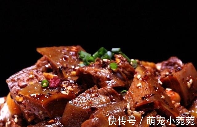 十五道饭店精品凉菜，川味十足，味型丰富，深受广大观众喜爱