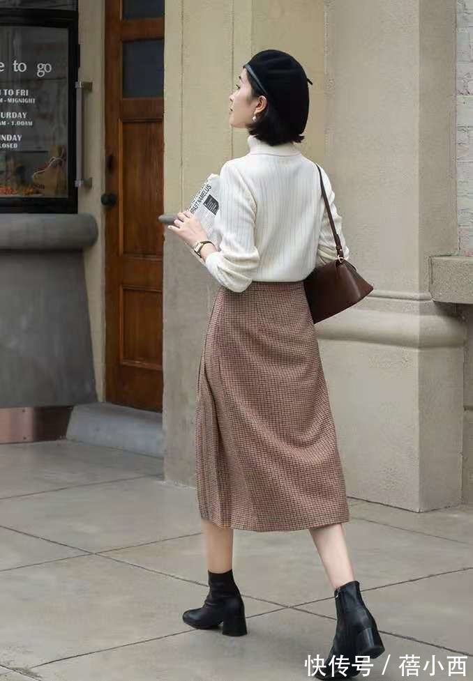 毛衣|“高领毛衣”怎么穿才洋气?建议搭配这4件下装,照穿就很显气质