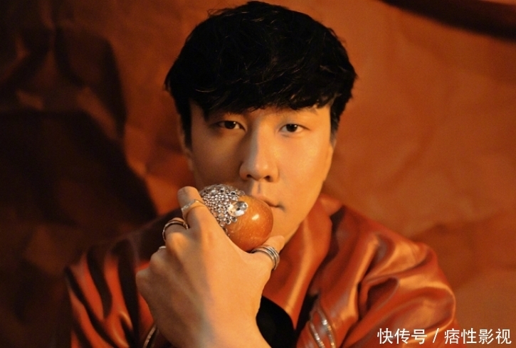 助阵 薇娅“狂欢夜”绝了,张哲瀚黄子韬齐助阵,当红男团INTO1也来了