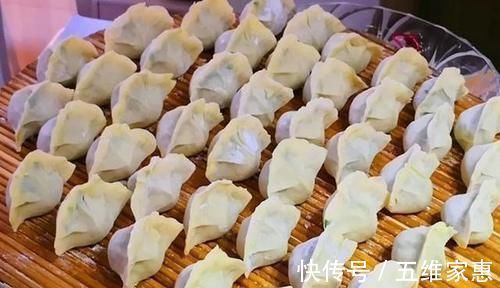 关键|做韭菜馅饺子，调馅是关键，牢记2大技巧，韭菜翠绿不出水，真香