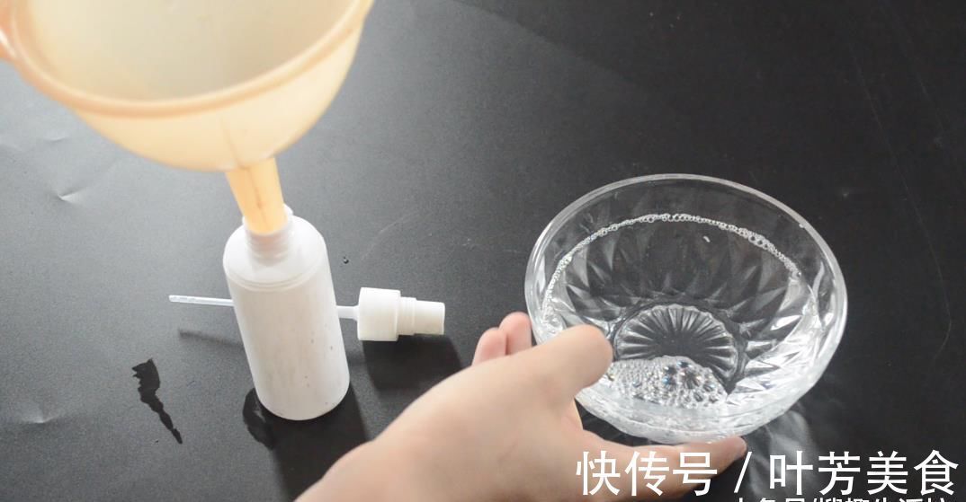 洗衣液和白醋混合在一起, 没想到作用这么大, 可惜知道的人还不多