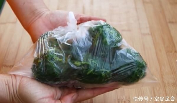 保存艾叶有诀窍,教你2招,放一年都不烂不变黑,像刚摘的一样新