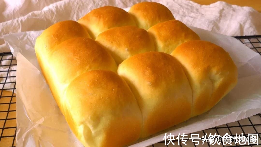 如棉花般柔软，软到让人不知所措的糖心小面包，撕开之后馋哭