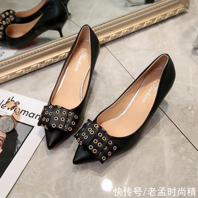 尖头|秋天穿小皮鞋知道要怎么搭吗?现在教你一招，搭裤子或裙子都出众