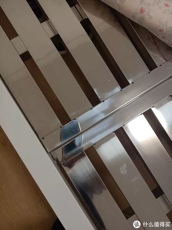 不锈钢|装修日记 篇三十二:没甲醛也没味的铁艺床,为啥塌了?支撑/床板/高度/材质/喷漆/颜色/安装,7个选购要点大盘点!