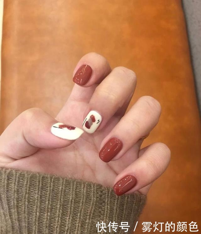 琥珀色|显白时髦,这几款美甲新年做起来,超出众