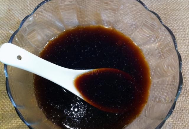 不管炒啥肉,别放淀粉腌制了,教你正确做法,肉鲜嫩还流汁