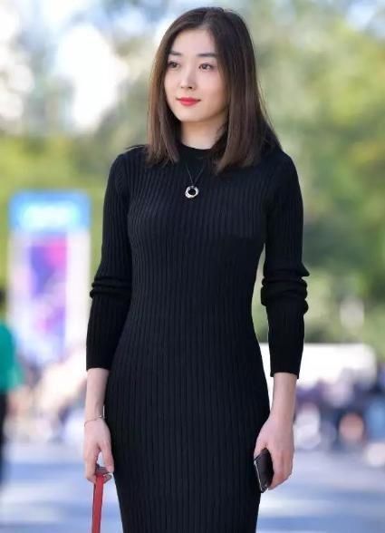 衣服|黑色紧身连衣裙搭配透明网状高跟鞋,时尚高贵,清新自然