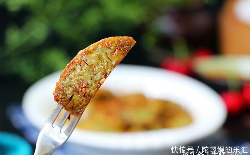 几个鸡蛋一勺碱,教你做东北街头特色小吃——孜然实蛋