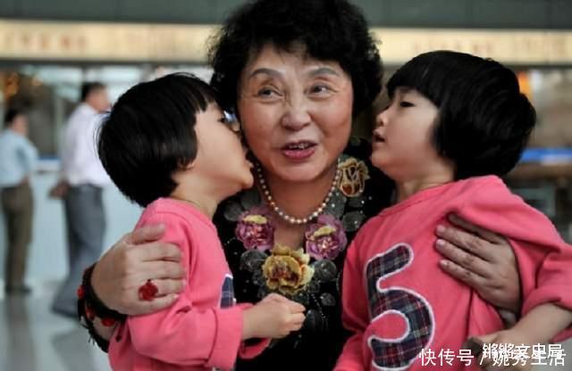 高龄|60岁生下双胞胎的盛海琳,高龄生子是心酸还是幸福