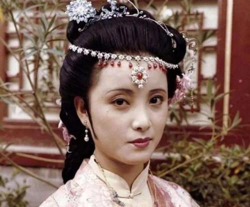 都只看到贾母长寿,谁看到她一生经历过的苦?秦可卿和元春都不如