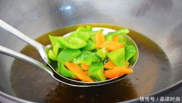 程序|土豆茄子辣椒炸着吃,手把手教你做--地三鲜!其中一道程序不可少