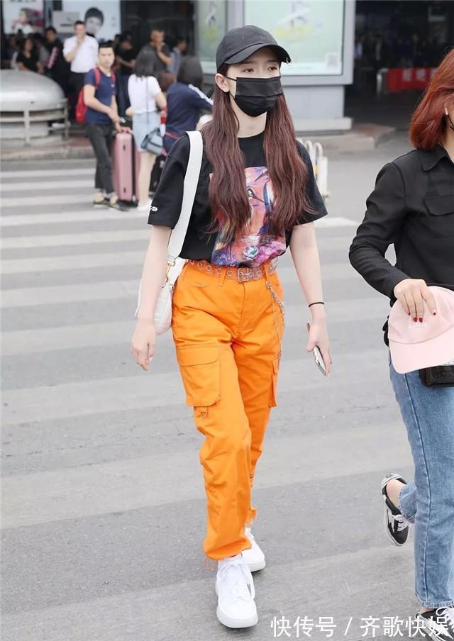 膨胀感 扔掉你的短裤吧,早就过时了!今年流行的裤子长这样显瘦又显高