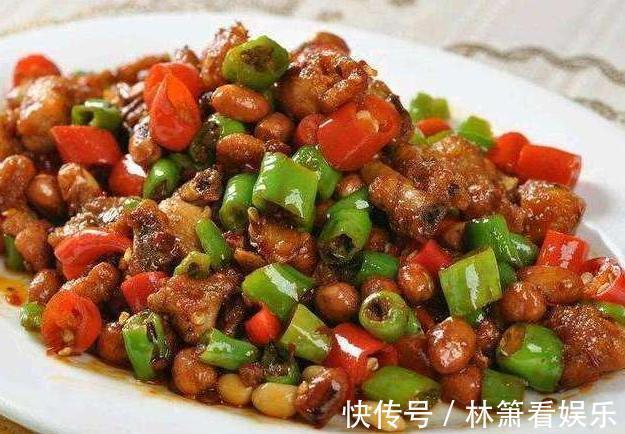 农家小炒美味，青椒鸡简单好吃，味道棒，自己最爱豆豉蒸排骨