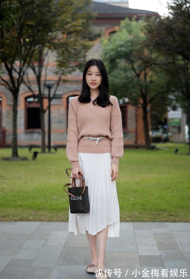 半身裙 入秋之后半身裙该怎么穿?三个搭配建议,穿出高级与气质?