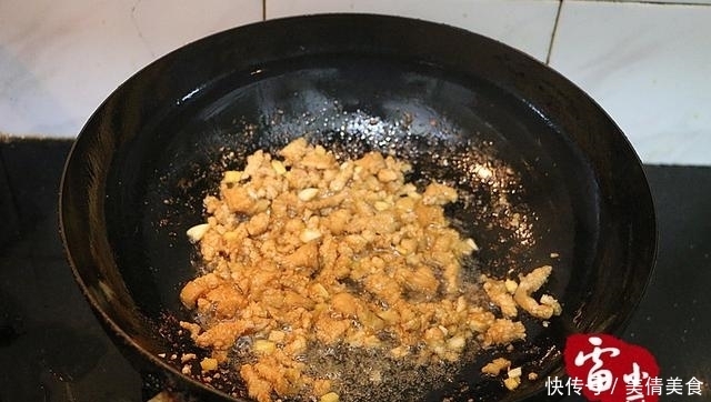 为什么你炒的蒜苔不入味,因为少了这一步!