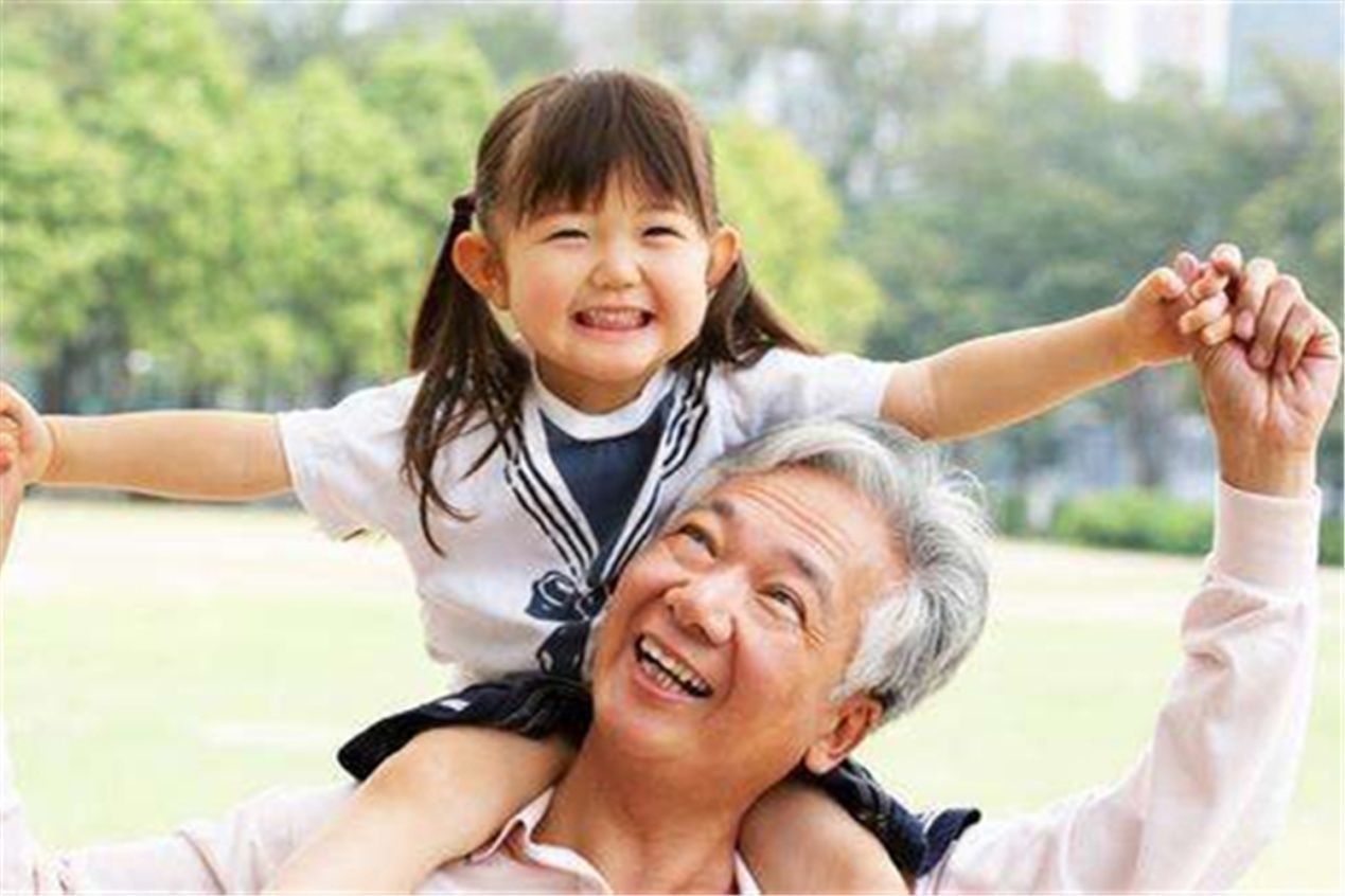 宝妈|宝宝跟谁睡就跟谁关系好?儿童专家:“黄金期”才如此,平时一样