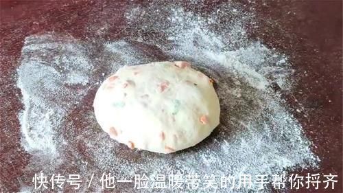 胡萝卜|家里有面粉试试这样做，比馅饼简单，比包子好吃，我家一周做3次