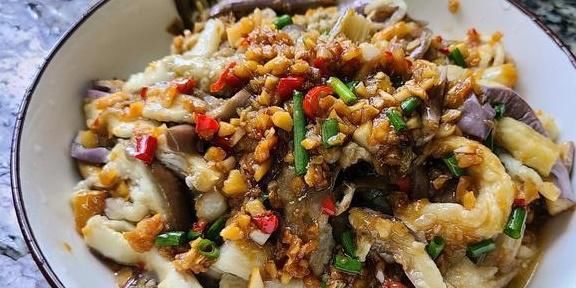 黄豆酱|茄子这样做味道更香，教你一道蒜蓉茄子的做法，简单美味嘴馋就做