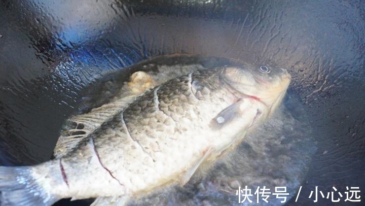 大厨|煎鱼不粘, 烧鱼不碎的秘诀是什么? 饭店大厨教您, 不沾不碎不破皮