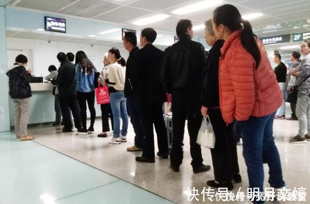 意识|“妈妈,为什么她能插队?”父母的回答,影响孩子的未来